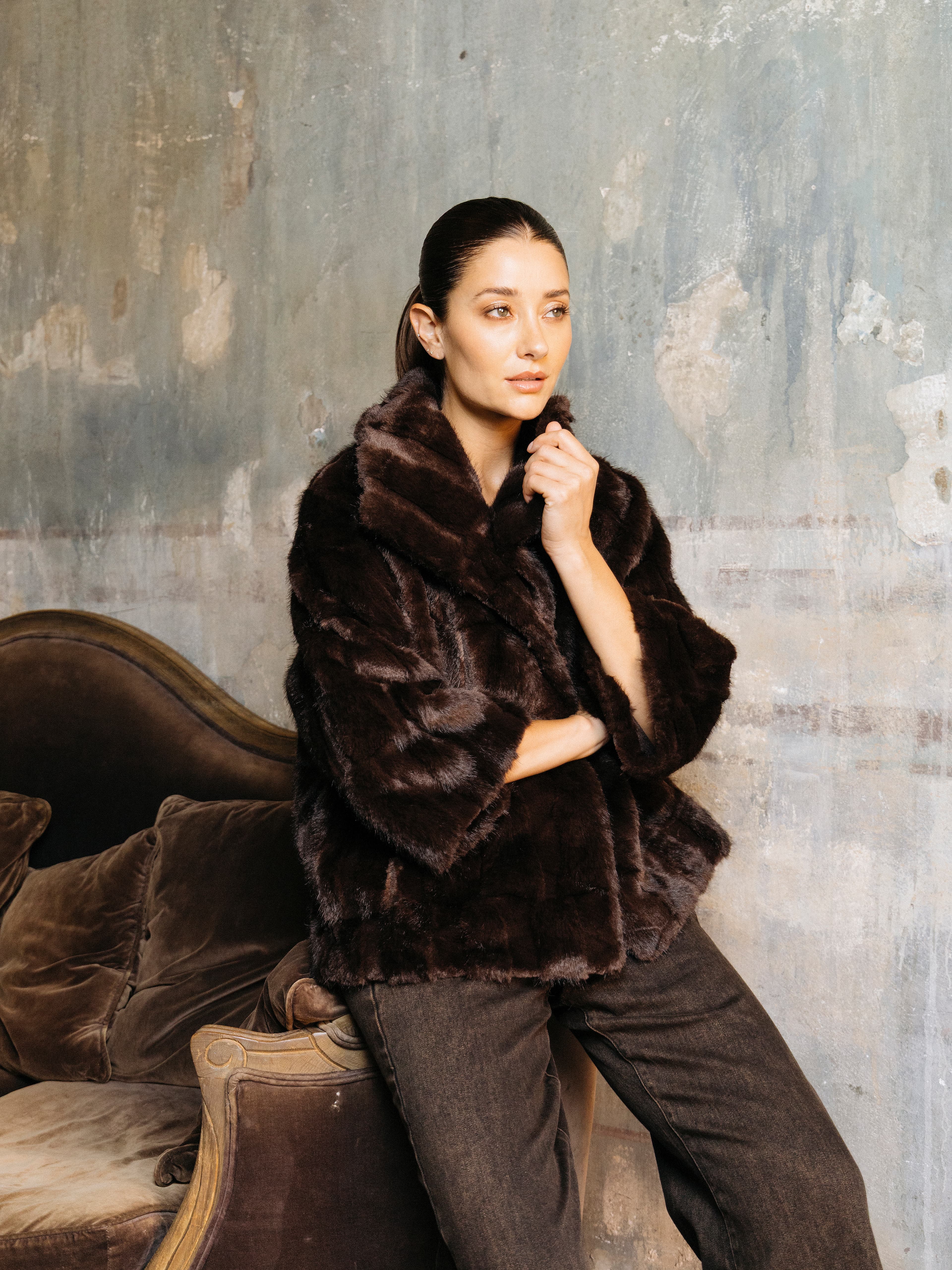 PELLICCIA ECO-FUR ELEGANTE A MANICHE TRE QUARTI