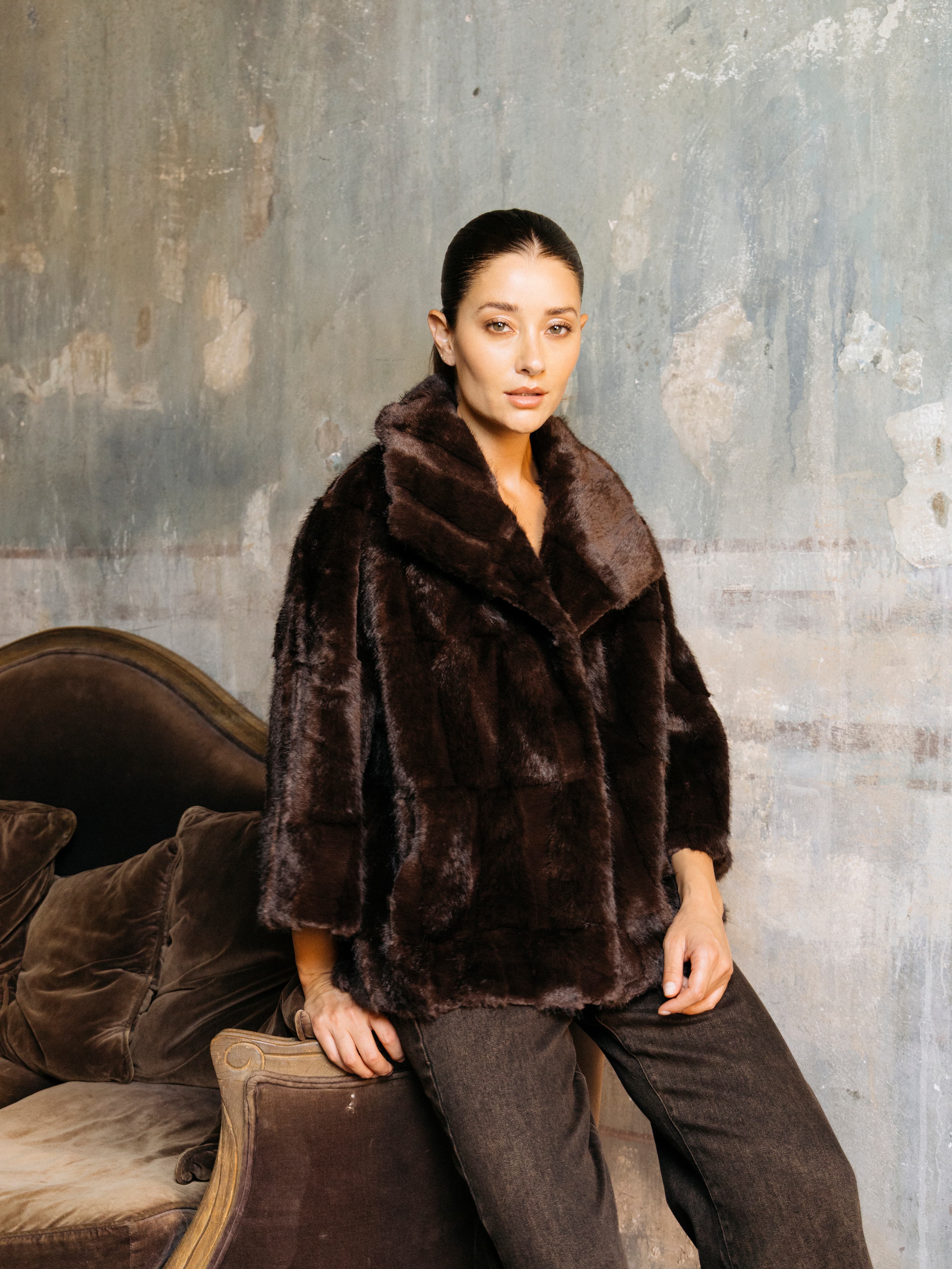 PELLICCIA ECO-FUR ELEGANTE A MANICHE TRE QUARTI