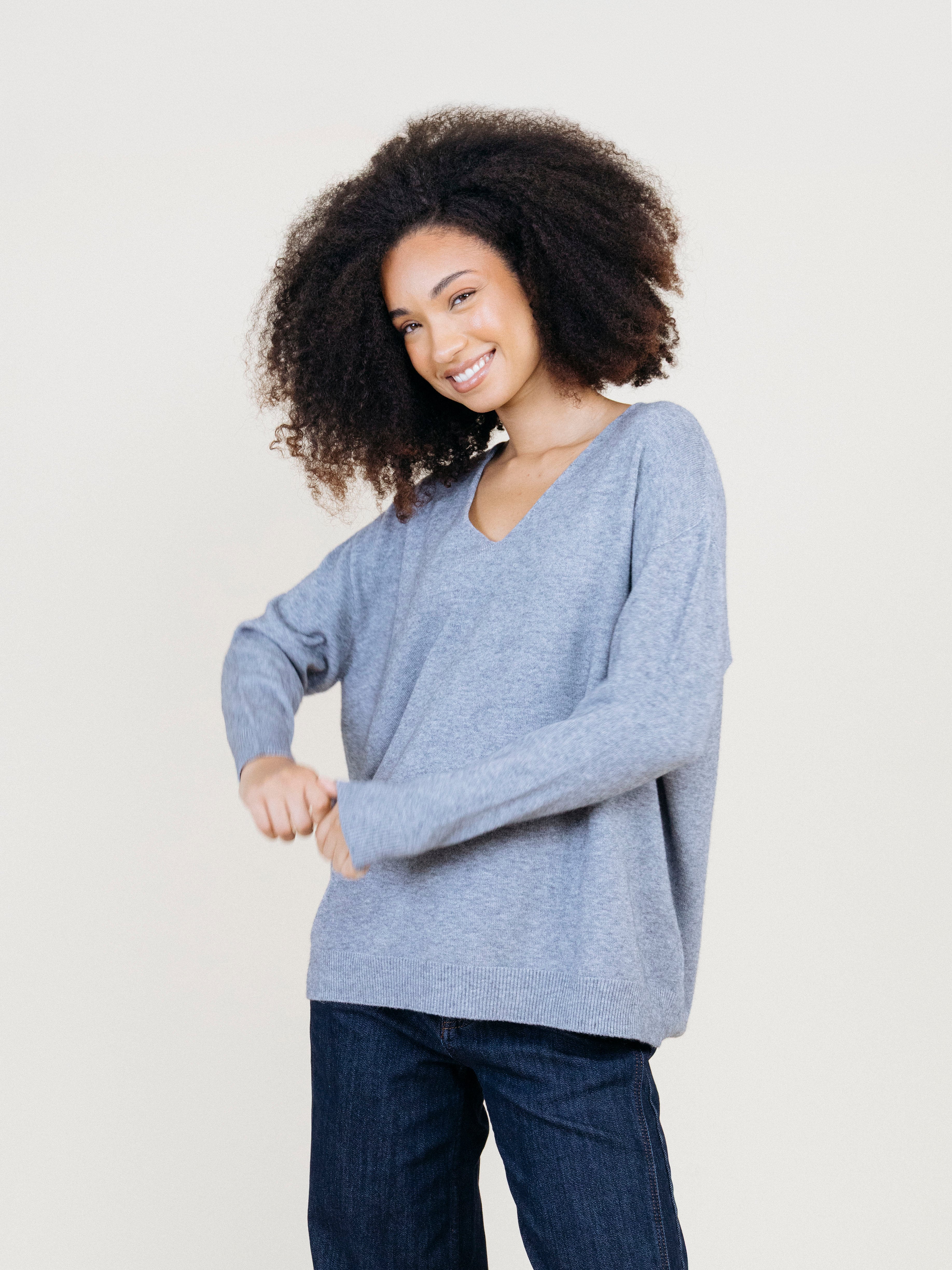 Maglione Oversize con Scollo a V – Pullover Morbido a Maniche Lunghe