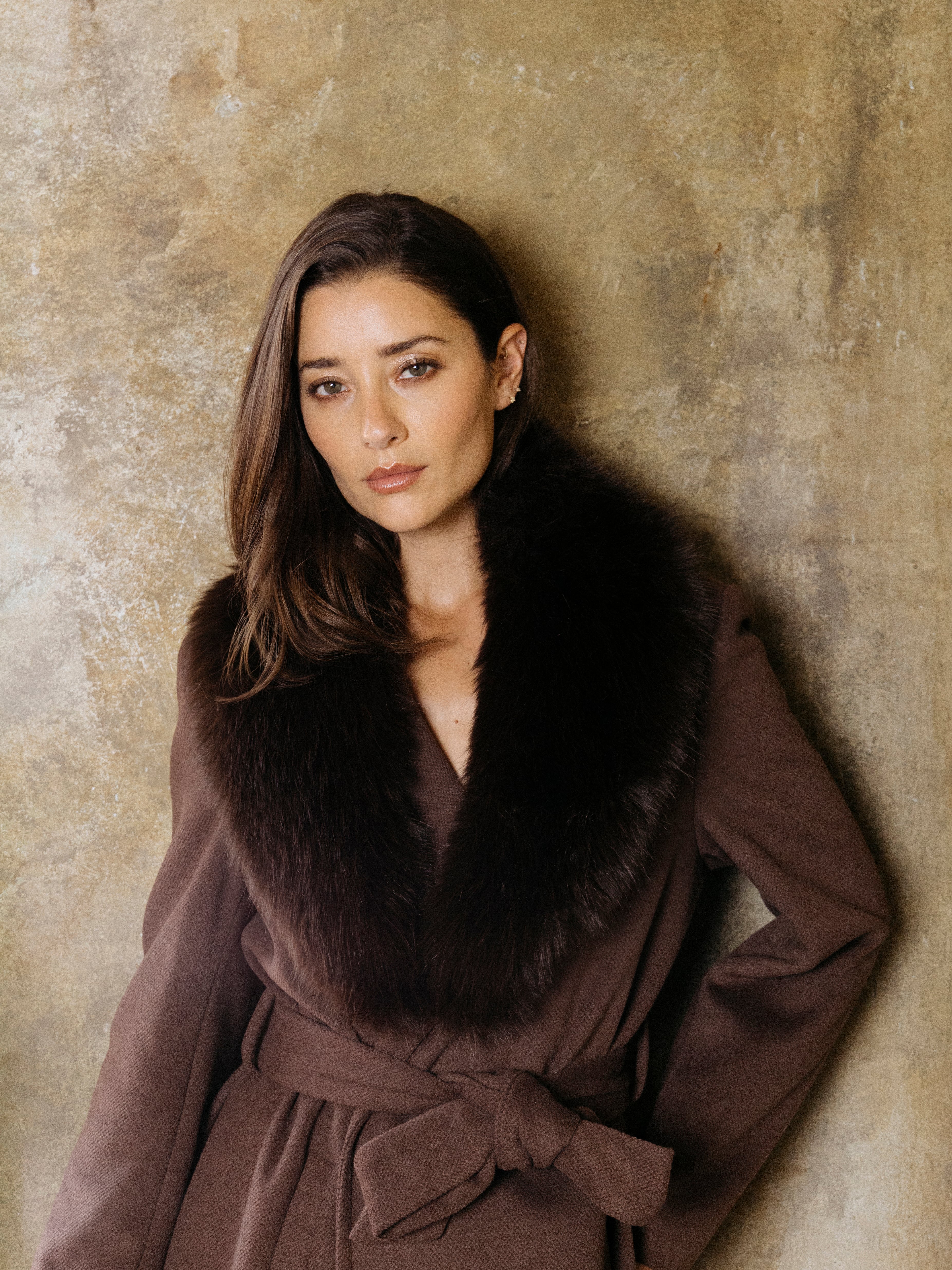 Cappotto Lungo con Collo in Ecofur – Modello Vestaglia con Cintura
