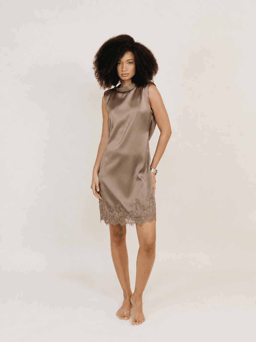 Abito Corto in Raso con Pizzo – Vestito Sleeveless con Fiocco sul Retro
